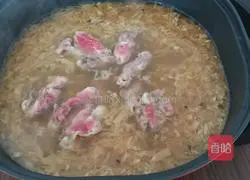 Illustration of how to make pickled cabbage, mutton and vermicelli soup 6