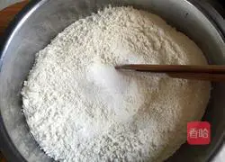 Illustration of how to make hot black sesame pancakes 1