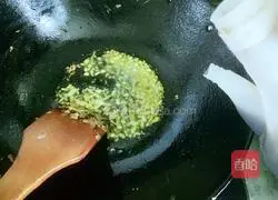 Illustration of how to make Shaanxi steamed noodles 7