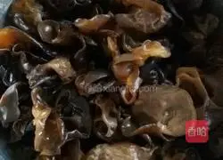 How to make braised noodles with shredded chicken Illustration 4