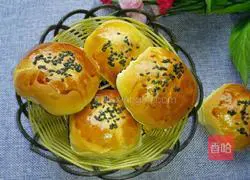 Raisins Illustration of making buns 15