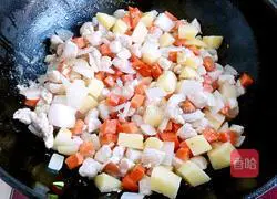 Illustration of how to make curry chicken and potato baked rice 3