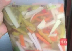 Illustration of how to make radish pickles 4