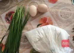 Illustration of how to make chive pancakes 1