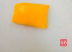 French pan-fried lamb chops with brandy braised bell peppers Illustration of how to make porcini juice 3