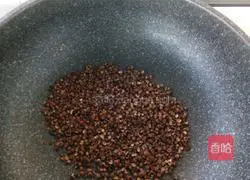 Spicy beef Illustration of making sauce 1