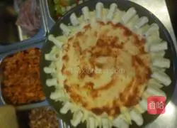 Illustration of how to make lace sausage pizza 4