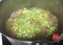 Illustration of how to make Hakka salted glutinous rice balls 16