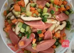 Illustration of how to make ham, corn and vegetable pizza 5