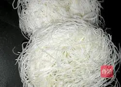 Illustration of how to make fried rice noodles with dried shrimp 7