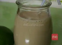 Illustration of how to make homemade pearl milk tea 7