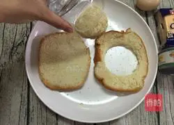 Toast Illustration of how to make Si Taiyang Egg 1