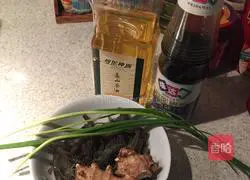 Illustration of how to stir-fry shrimps in salt and pepper oil 1