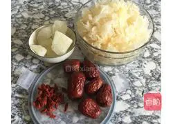 Recipe for red date, wolfberry and white fungus soup Illustration 3