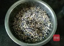 Illustration of making homemade sesame candy 3