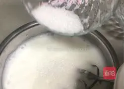 Strawberry Petit Four Cake Roll Recipe Illustration 5