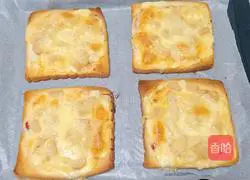 Illustration of how to make ham toast pizza 9