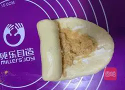 Illustration of how to make meat floss buns 5