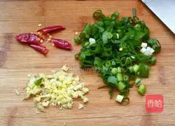 Illustration of how to make spicy minced pork rice noodles 1