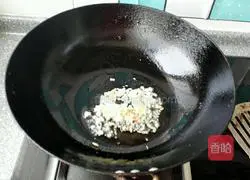 Illustration of how to make Xinjiang fried noodles 8