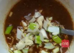 Stir-fried diced chicken in sauce.Recipe 8