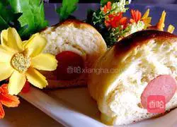 Illustration of how to make sausage bread 15