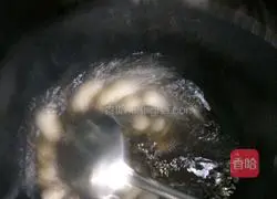 Illustration of how to make fried dumplings with pickled vegetables 3