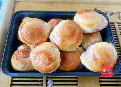 Illustration of how to make two-color butter bread 12