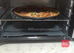 Illustration of how to make Italian thin-crust chicken pizza 7