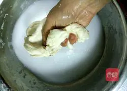 Illustration of how to make dough 3