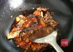 Illustration of how to make fish with distiller's grains 4