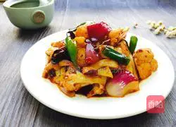 Illustration of how to make vegetables in a dry pot 11