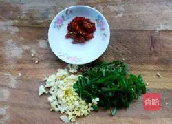 Illustration of how to make fried pickles with green pepper 3