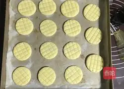 Illustration of how to make condensed milk thin biscuits 7