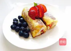 Illustration of how to make strawberry toast rolls 12