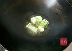 Illustration of how to make chrysanthemum and eggplant in tomato sauce 5