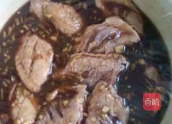 Illustration of how to cook chicken wings braised in red wine 4