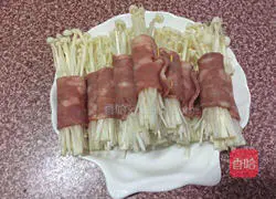 Illustration of making enoki mushrooms with bacon 4