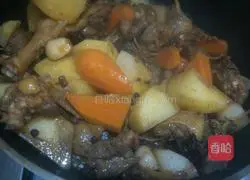 Illustration of how to make potato braised chicken 8