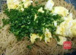 Illustration of how to make fried rice noodles with eggs 9