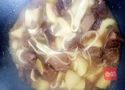 Illustration of Braised Beef Stewed with Potatoes 18