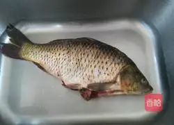 Illustration of how to make spicy and sour fish soup 1