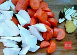 Illustration of how to make braised chestnut chicken 2