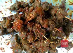 Illustration of how to make mutton skewers 9