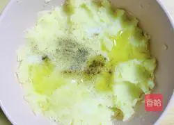 Sausage, Potato and Rice Pizza (pan version) Recipe Illustration 5