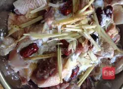 Illustration of how to make steamed chicken in lotus leaves 2