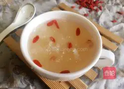 Illustration of how to make rock sugar, snow pear, wolfberry and white fungus soup 7