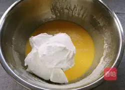 Illustration of how to make eight-inch hollow chiffon cake 11