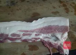 Illustration of how to make country steamed pork with rice flour 1