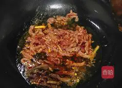Illustration of how to make fried shredded beef with celery 6